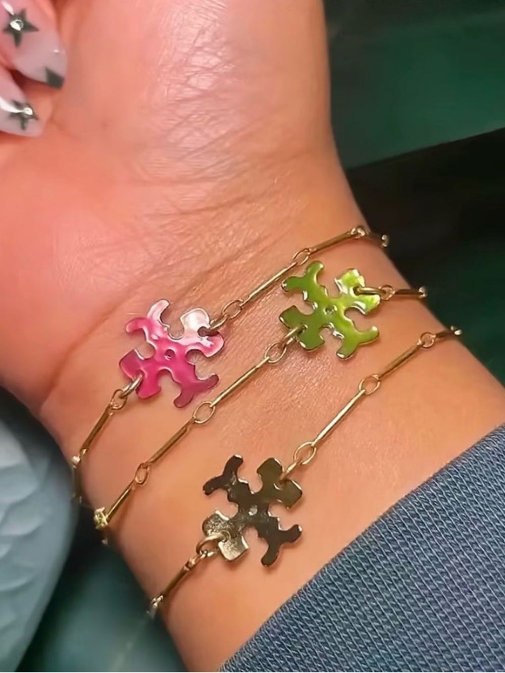 Tory Burch Thin Roxanne Chain - Linked Bracelets - pink/green/gold